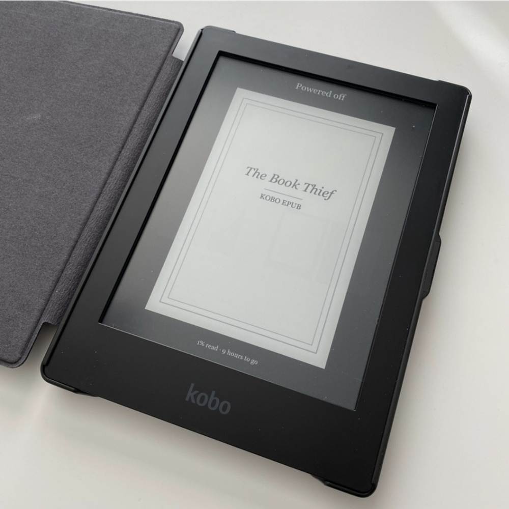 Kobo Aura HD with sleep over and charging cord